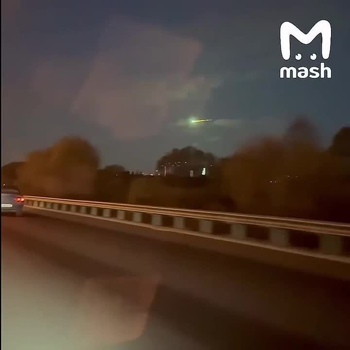 Метеорит, замеченный над Москвой и соседними регионами, пробил крышу частного дома в поселке Брейтово Ярославской области