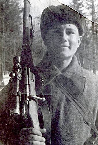 Его вечный огонь славы. Он начал свою воинскую службу сапожником в хозяйственном взводе, а вошел в историю Великой Отечественной войны как бесстрашный пулеметчик и один из самых результативных снайперов Второй мировой войны... Его вечный огонь славы. Он начал свою воинскую службу сапожником в хозяйственном взводе, а вошел в историю Великой Отечественной войны как бесстрашный пулеметчик и один из самых результативных снайперов Второй мировой войны...