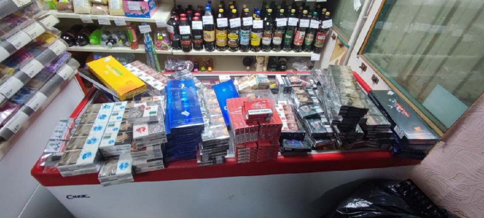 В Новгородской области полицейские изъяли у сельского предпринимателя почти 8,5 тысячи пачек контрафактных сигарет