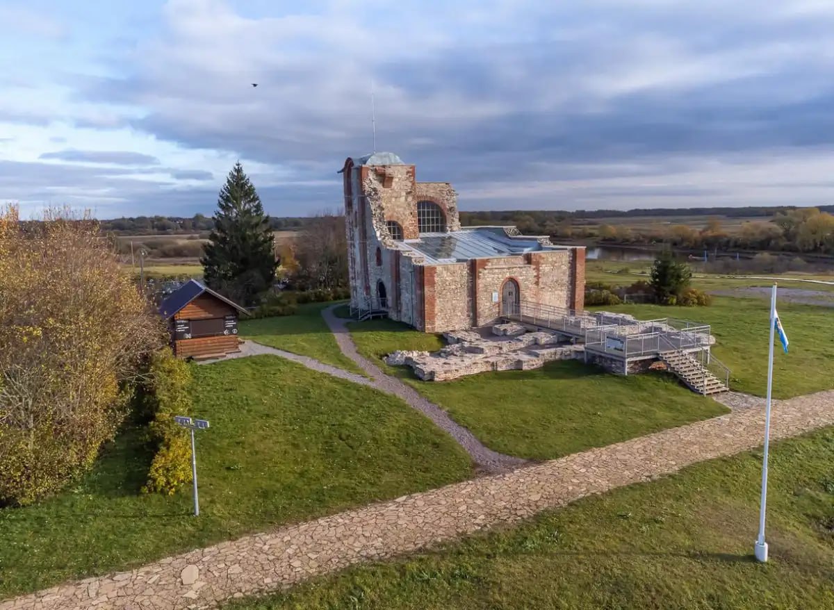 Жителей Новгородской области предупредили о похолодании и сильном ветре