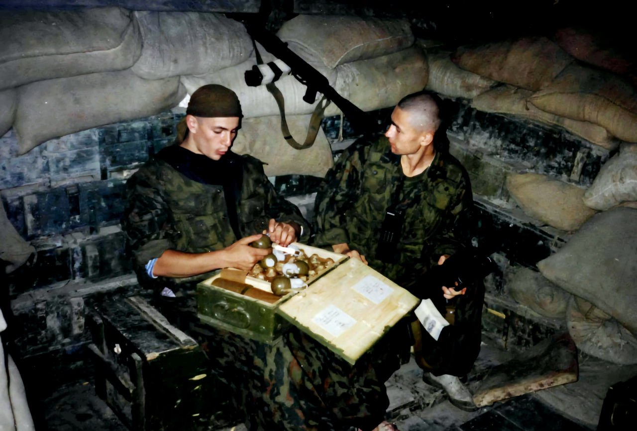 13 ноября 1991 года на берегу колдун-реки Волхов в одном из древнейших центров формирования российской государственности, на уникальной земле, сохранившей самые ценные археологические артефакты русского средневековья, за... 13 ноября 1991 года на берегу колдун-реки Волхов в одном из древнейших центров формирования российской государственности, на уникальной земле, сохранившей самые ценные археологические артефакты русского средневековья, за...