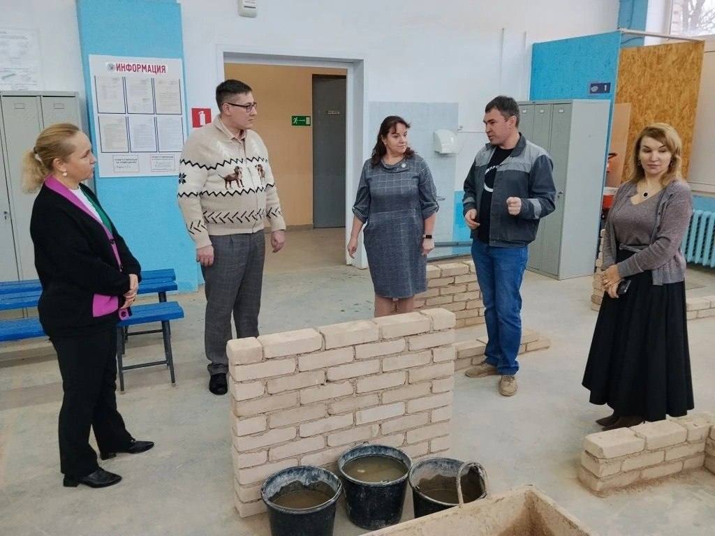 Участники проекта «СВОи герои 53» посетили образовательные учреждения Боровичей Участники проекта «СВОи герои 53» посетили образовательные учреждения Боровичей