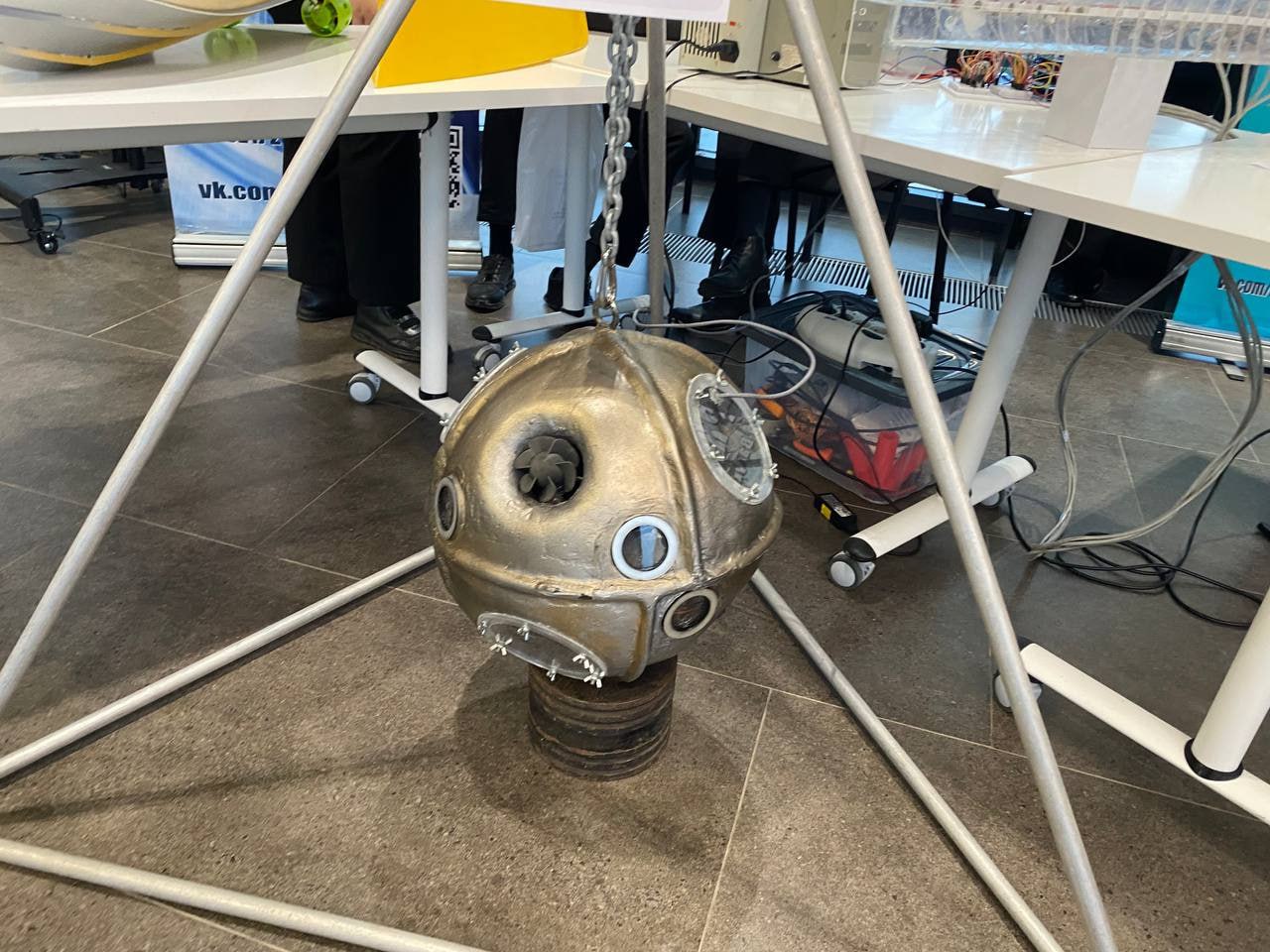 Молодые новгородские учёные создали подводный дрон и сразились в битве роботов