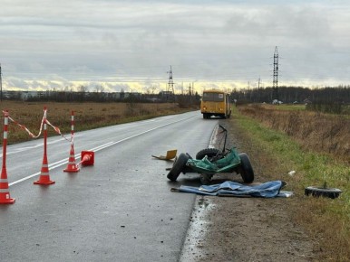 В Новгородском округе школьный автобус столкнулся с мотоблоком