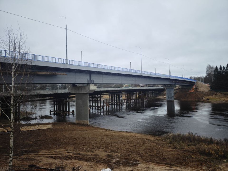В Пестовском округе открыли движение по новому мосту через реку Молога