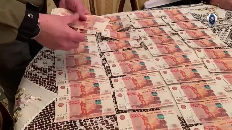 В Новгородской области за получение взяток в особо крупном размере задержан бывший министр сельского хозяйства, сообщает СК РФ