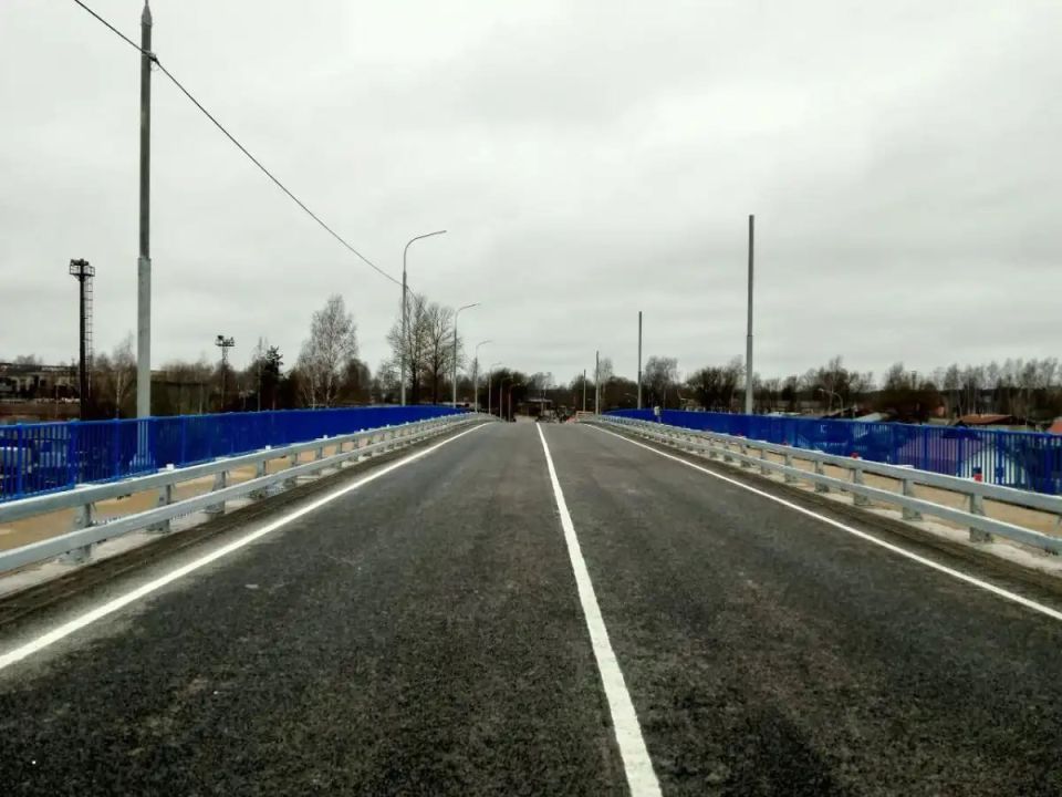 По новому мосту через Мологу в Пестове запустили рабочее движение