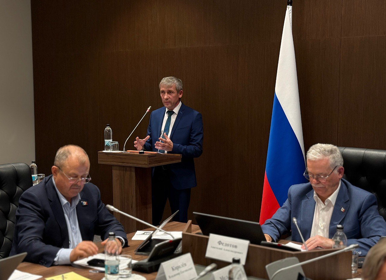 На «нулевых чтениях» бюджета перед депутатами выступили председатель комитета охотничьего хозяйства и рыболовства Новгородской области Дмитрий Графов и временно исполняющая обязанности председателя комитета ветеринарии...