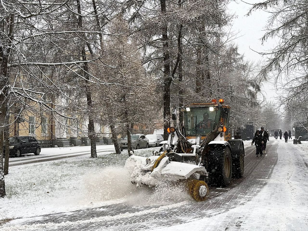 В Новгородской области службы своевременно приступили к уборке снега