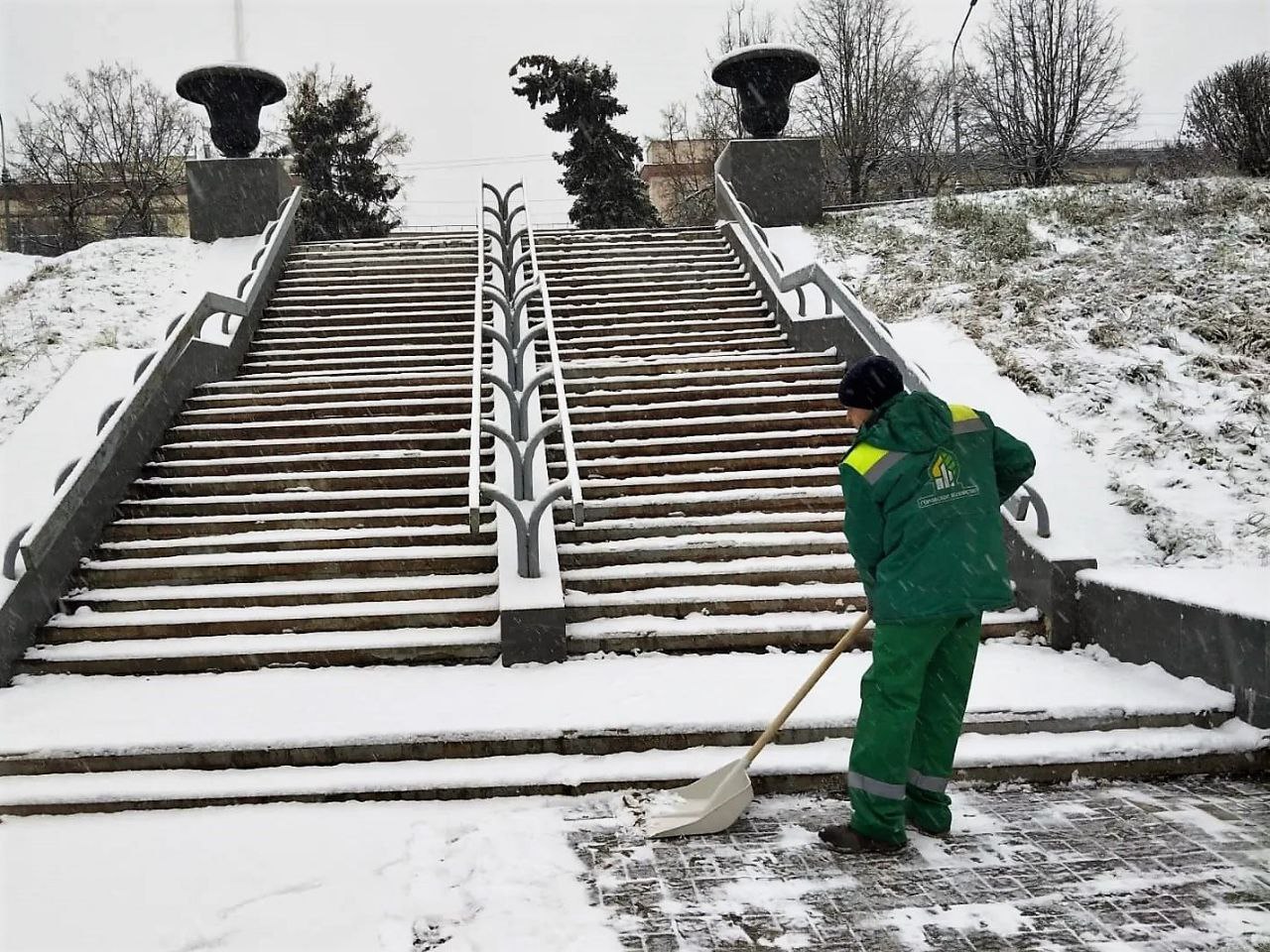 Александр Розбаум: Уважаемые Новгородцы!. В Великом Новгороде выпал первый снег В уборке города задействовано 48 единиц техники и 109 специалистов ручной уборки МКУ «Городское хозяйство», МАУ «Парки Великого Новгорода» и... Александр Розбаум: Уважаемые Новгородцы!. В Великом Новгороде выпал первый снег В уборке города задействовано 48 единиц техники и 109 специалистов ручной уборки МКУ «Городское хозяйство», МАУ «Парки Великого Новгорода» и...