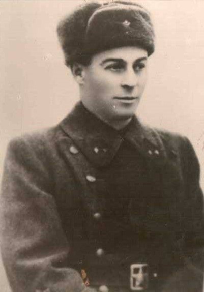 Комиссар 2-й Ударной. «По данным картотеки политсостава Зуев Иван Васильевич, дивизионный комиссар, член Военного Совета 2-й ударной армии пропал без вести в июне 1942 года. Другими сведениями о судьбе Зуева И. В. архив МО... Комиссар 2-й Ударной. «По данным картотеки политсостава Зуев Иван Васильевич, дивизионный комиссар, член Военного Совета 2-й ударной армии пропал без вести в июне 1942 года. Другими сведениями о судьбе Зуева И. В. архив МО...