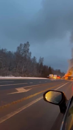 Видео с места происшествия: ДТП у новгородских Тютиц с пожаром
