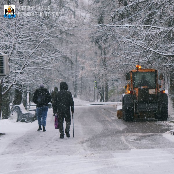 Коммунальные службы ведут круглосуточную работу по уборке города от снега Коммунальные службы ведут круглосуточную работу по уборке города от снега