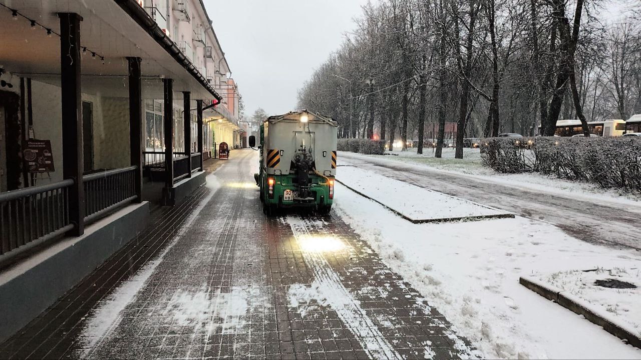 Александр Розбаум: Уважаемые Новгородцы!. В Великом Новгороде выпал первый снег В уборке города задействовано 48 единиц техники и 109 специалистов ручной уборки МКУ «Городское хозяйство», МАУ «Парки Великого Новгорода» и... Александр Розбаум: Уважаемые Новгородцы!. В Великом Новгороде выпал первый снег В уборке города задействовано 48 единиц техники и 109 специалистов ручной уборки МКУ «Городское хозяйство», МАУ «Парки Великого Новгорода» и...