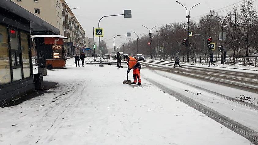Александр Розбаум: Уважаемые Новгородцы!. В Великом Новгороде выпал первый снег В уборке города задействовано 48 единиц техники и 109 специалистов ручной уборки МКУ «Городское хозяйство», МАУ «Парки Великого Новгорода» и... Александр Розбаум: Уважаемые Новгородцы!. В Великом Новгороде выпал первый снег В уборке города задействовано 48 единиц техники и 109 специалистов ручной уборки МКУ «Городское хозяйство», МАУ «Парки Великого Новгорода» и...