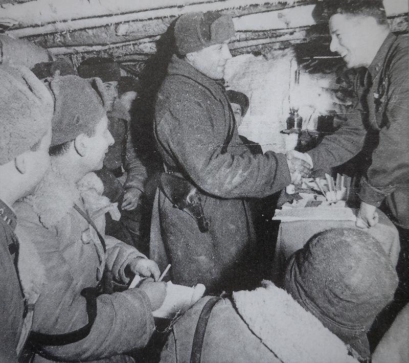 Комиссар 2-й Ударной. «По данным картотеки политсостава Зуев Иван Васильевич, дивизионный комиссар, член Военного Совета 2-й ударной армии пропал без вести в июне 1942 года. Другими сведениями о судьбе Зуева И. В. архив МО... Комиссар 2-й Ударной. «По данным картотеки политсостава Зуев Иван Васильевич, дивизионный комиссар, член Военного Совета 2-й ударной армии пропал без вести в июне 1942 года. Другими сведениями о судьбе Зуева И. В. архив МО...