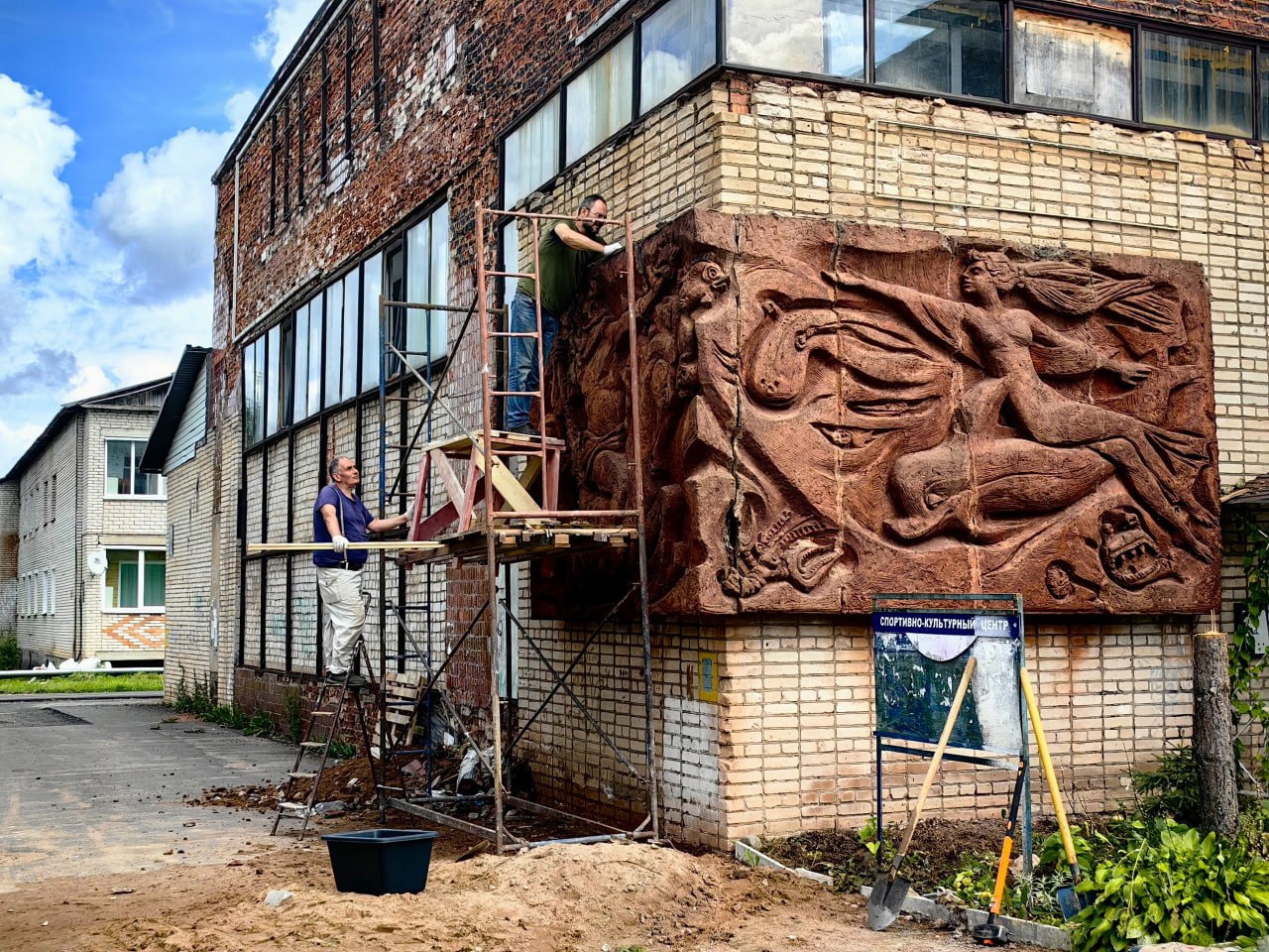 В Новгородской области сохранили уникальное панно «Нептун и Амфитрита»