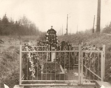 Комиссар 2-й Ударной. «По данным картотеки политсостава Зуев Иван Васильевич, дивизионный комиссар, член Военного Совета 2-й ударной армии пропал без вести в июне 1942 года. Другими сведениями о судьбе Зуева И. В. архив МО... Комиссар 2-й Ударной. «По данным картотеки политсостава Зуев Иван Васильевич, дивизионный комиссар, член Военного Совета 2-й ударной армии пропал без вести в июне 1942 года. Другими сведениями о судьбе Зуева И. В. архив МО...