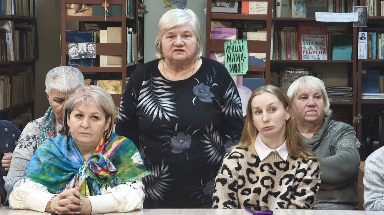 Александр Розбаум: Уважаемые Новгородцы!. Сегодня вечером в школе № 17 вместе с коллегами из Министерства транспорта и Министерства здравоохранения Новгородской области провели встречу с активными жителями микрорайона... Александр Розбаум: Уважаемые Новгородцы!. Сегодня вечером в школе № 17 вместе с коллегами из Министерства транспорта и Министерства здравоохранения Новгородской области провели встречу с активными жителями микрорайона...