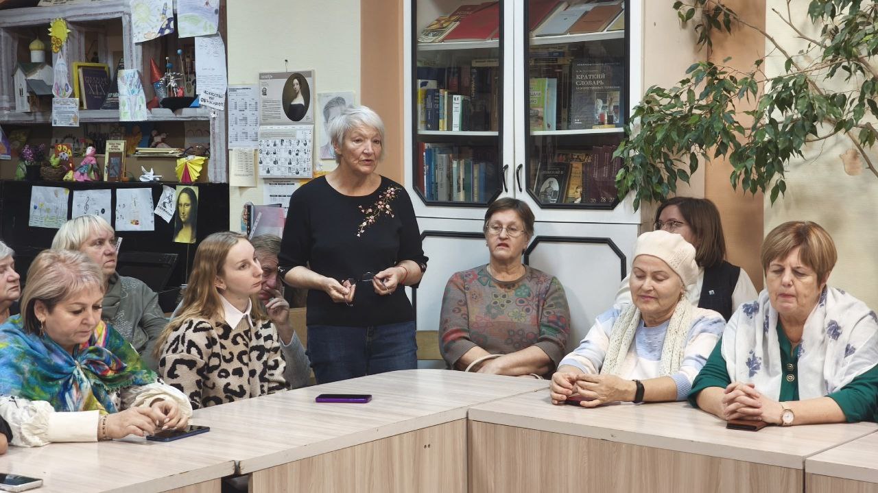 Александр Розбаум: Уважаемые Новгородцы!. Сегодня вечером в школе № 17 вместе с коллегами из Министерства транспорта и Министерства здравоохранения Новгородской области провели встречу с активными жителями микрорайона... Александр Розбаум: Уважаемые Новгородцы!. Сегодня вечером в школе № 17 вместе с коллегами из Министерства транспорта и Министерства здравоохранения Новгородской области провели встречу с активными жителями микрорайона...