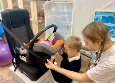 В «Школе будущих родителей» при взаимодействии Госавтоинспекции и министерства здравоохранения продолжается обучение семей, находящихся в ожидании ребенка, необходимым родительским навыкам для обеспечения безопасности детей...