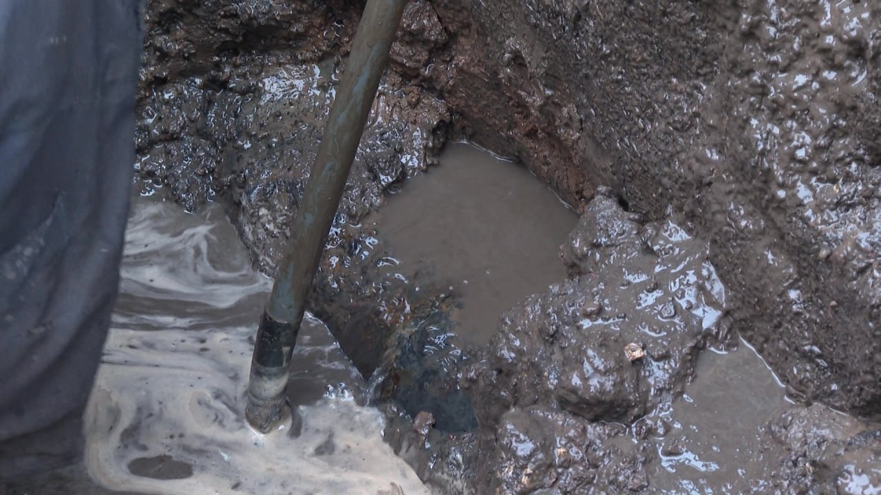 Новгородский водоканал активно устраняет утечки Новгородский водоканал активно устраняет утечки