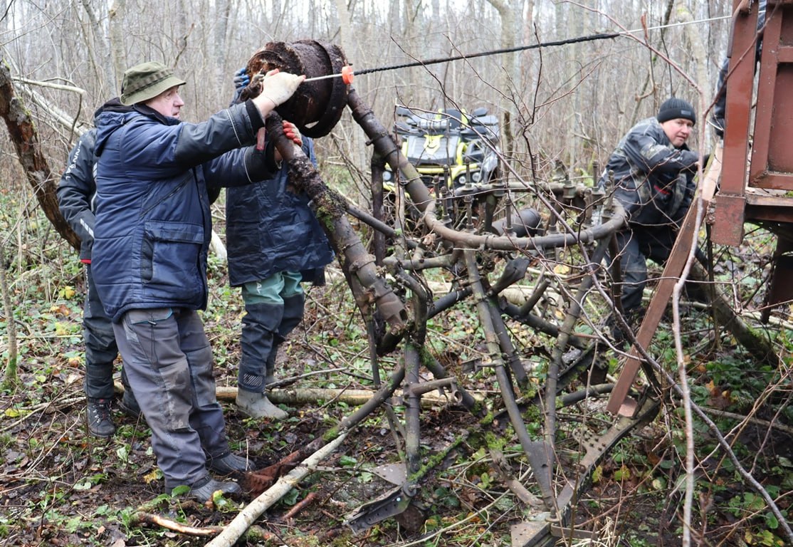 В Солецком округе поисковики нашли фрагменты советского бомбардировщика ДБ-3 В Солецком округе поисковики нашли фрагменты советского бомбардировщика ДБ-3