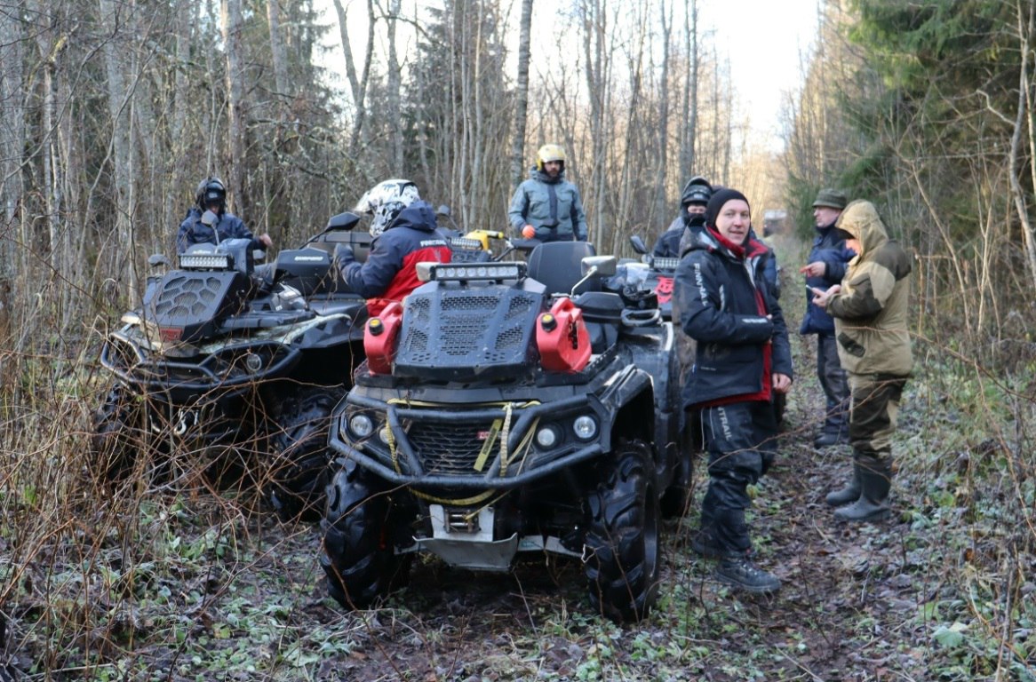 В Солецком округе поисковики нашли фрагменты советского бомбардировщика ДБ-3 В Солецком округе поисковики нашли фрагменты советского бомбардировщика ДБ-3
