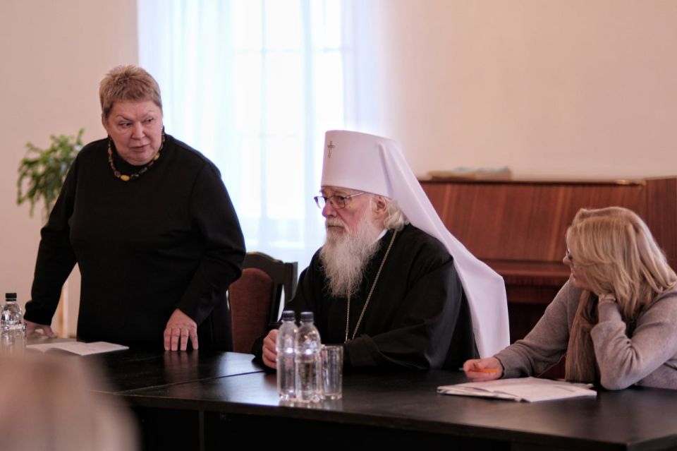 Митрополит Новгородский и Старорусский Лев отметил значимость диалога между Церковью и наукой