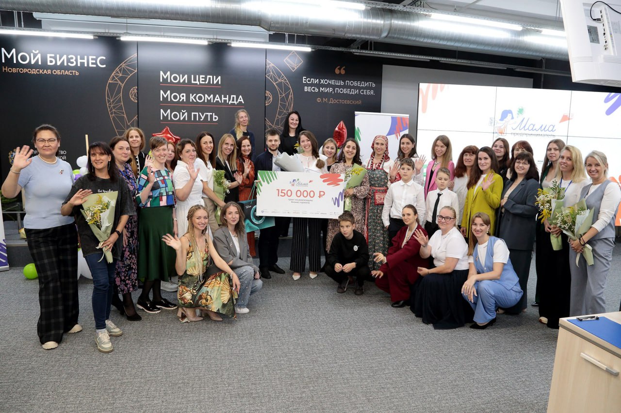 Фото: финалистки регионального этапа проекта «Мама-предприниматель» 2025 года