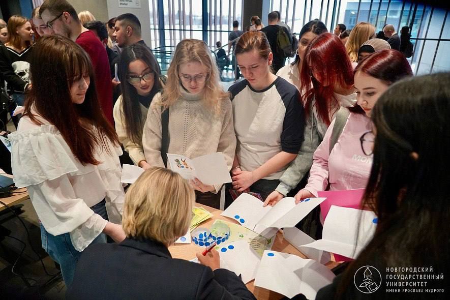 В новгородском ИНТЦ «Валдай» студенты познакомились с будущими местами работы