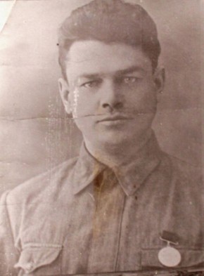 Маловишерский волк. «Выше среднего роста, солидный, с чёрной кудрявой шевелюрой над полным лицом, он мог быть мягким, внимательным, умел люто ненавидеть, любил в людях решительность, твёрдость. Не мог терпеть лишь...