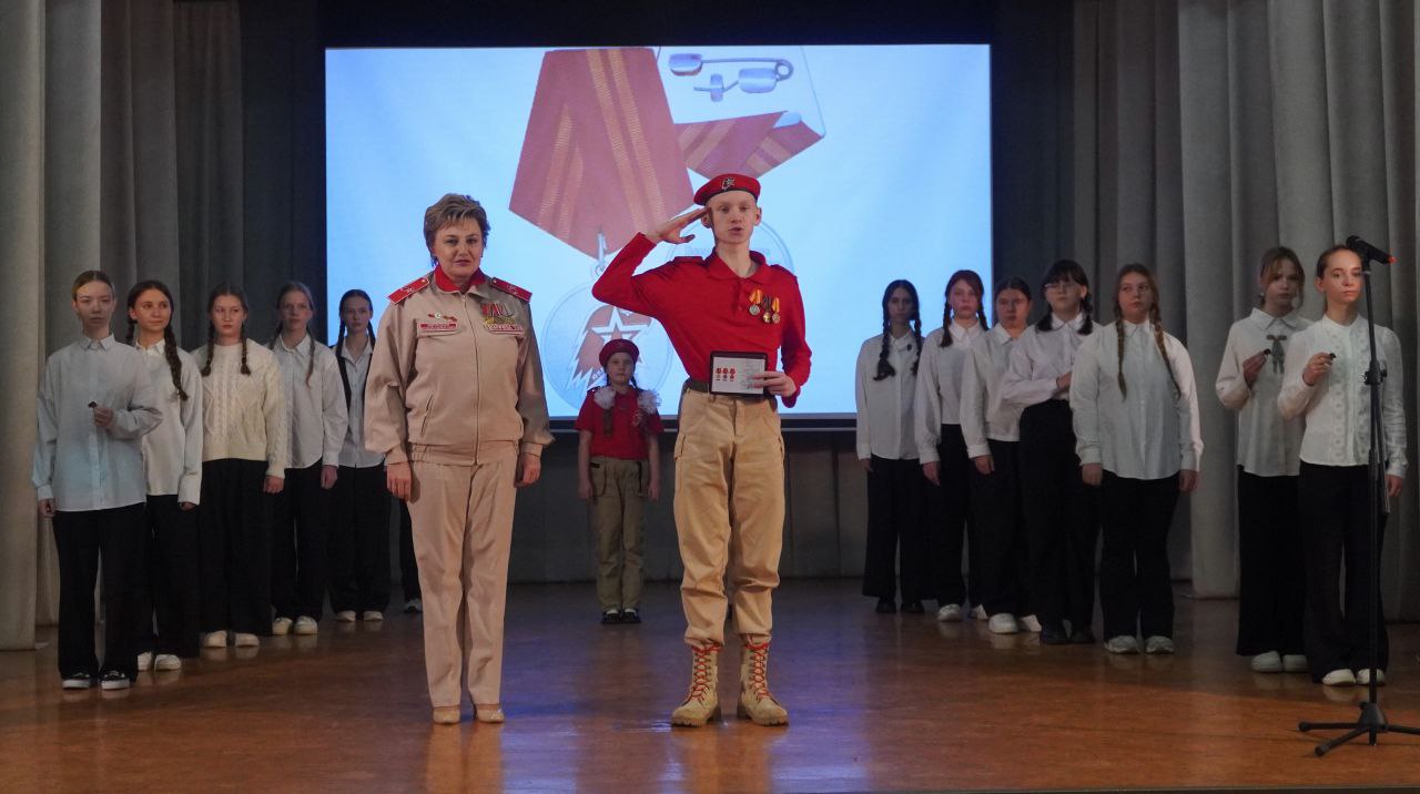 Александр Розбаум: Уважаемые Новгородцы!. Сегодня во Дворце детского творчества им. Лёни Голикова провели слёт местного отделения Всероссийского детско-юношеского военно-патриотического общественного движения «Юнармия»... Александр Розбаум: Уважаемые Новгородцы!. Сегодня во Дворце детского творчества им. Лёни Голикова провели слёт местного отделения Всероссийского детско-юношеского военно-патриотического общественного движения «Юнармия»...