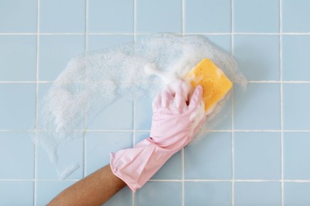 Борьба с известковым налётом: эффективные решения для чистой ванной