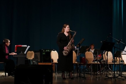 Концерт «Эхо Победы в ритмах джаза» прошёл в новгородском колледже искусств