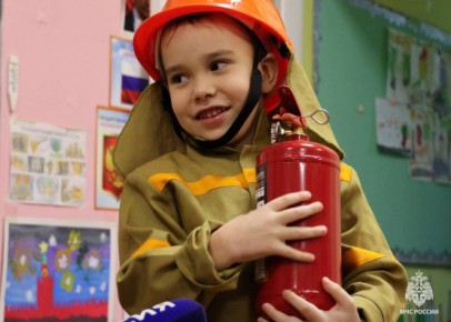 Знаете как тушить пожар? Малыши — да!