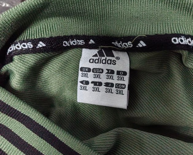 В Старой Руссе у предпринимательницы изъяли почти сотню «палёных» товаров Adidas