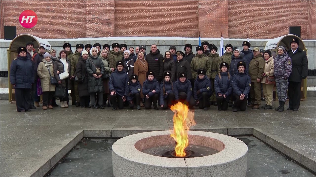 У вечного огня в Кремле сегодня торжественно проводили в армию юношей Новгородской области У вечного огня в Кремле сегодня торжественно проводили в армию юношей Новгородской области