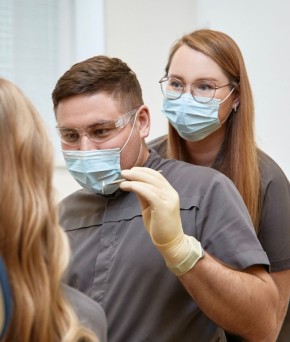 Разбираем мифы о профессиональной чистке и отбеливании зубов