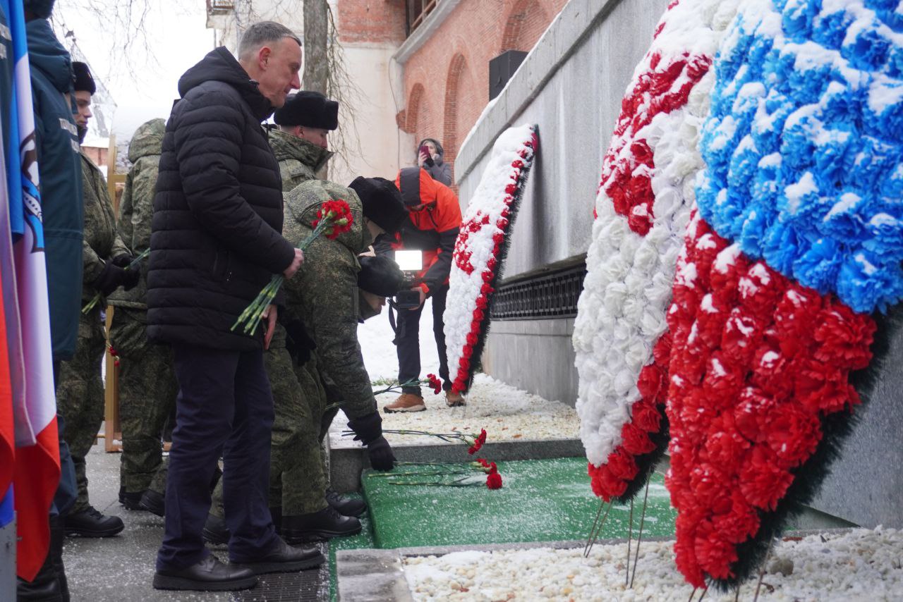 Александр Розбаум: Сегодня у Мемориального комплекса «Вечный Огонь Славы» в торжественной обстановке проводили ребят из Великого Новгорода и округов нашей области на службу в Военно-морской флот России Александр Розбаум: Сегодня у Мемориального комплекса «Вечный Огонь Славы» в торжественной обстановке проводили ребят из Великого Новгорода и округов нашей области на службу в Военно-морской флот России