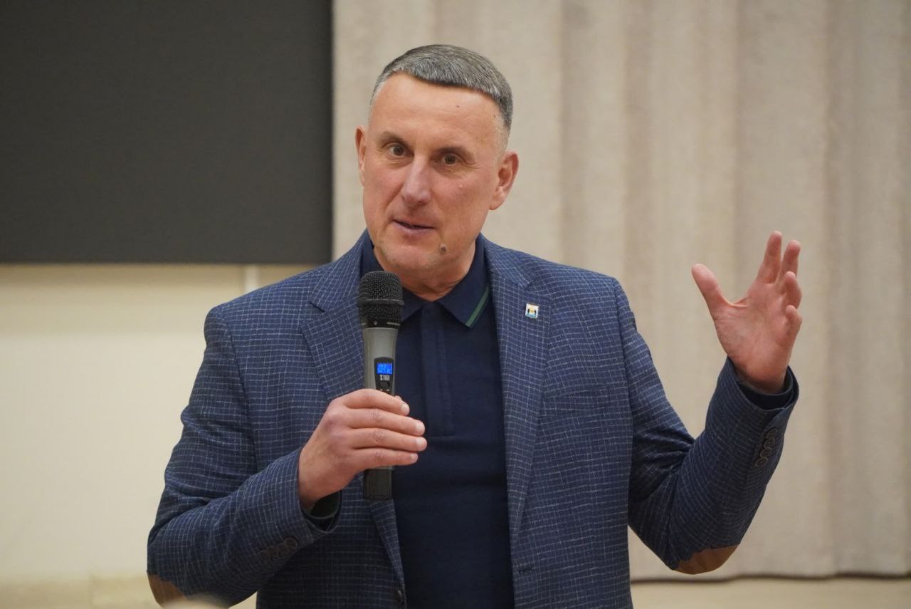 Александр Розбаум: Сегодня вечером в Гимназии № 4 встретились с жителями Западного района нашего города Александр Розбаум: Сегодня вечером в Гимназии № 4 встретились с жителями Западного района нашего города