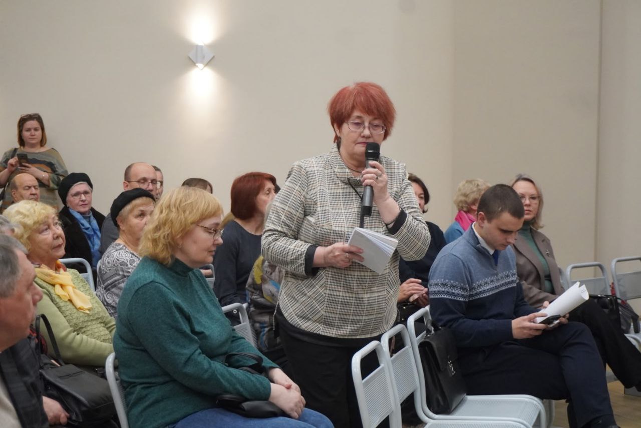 Александр Розбаум: Сегодня вечером в Гимназии № 4 встретились с жителями Западного района нашего города Александр Розбаум: Сегодня вечером в Гимназии № 4 встретились с жителями Западного района нашего города