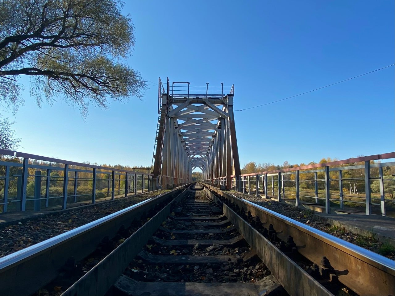 Октябрьская железная дорога продолжает обеспечивать безопасность перевозок