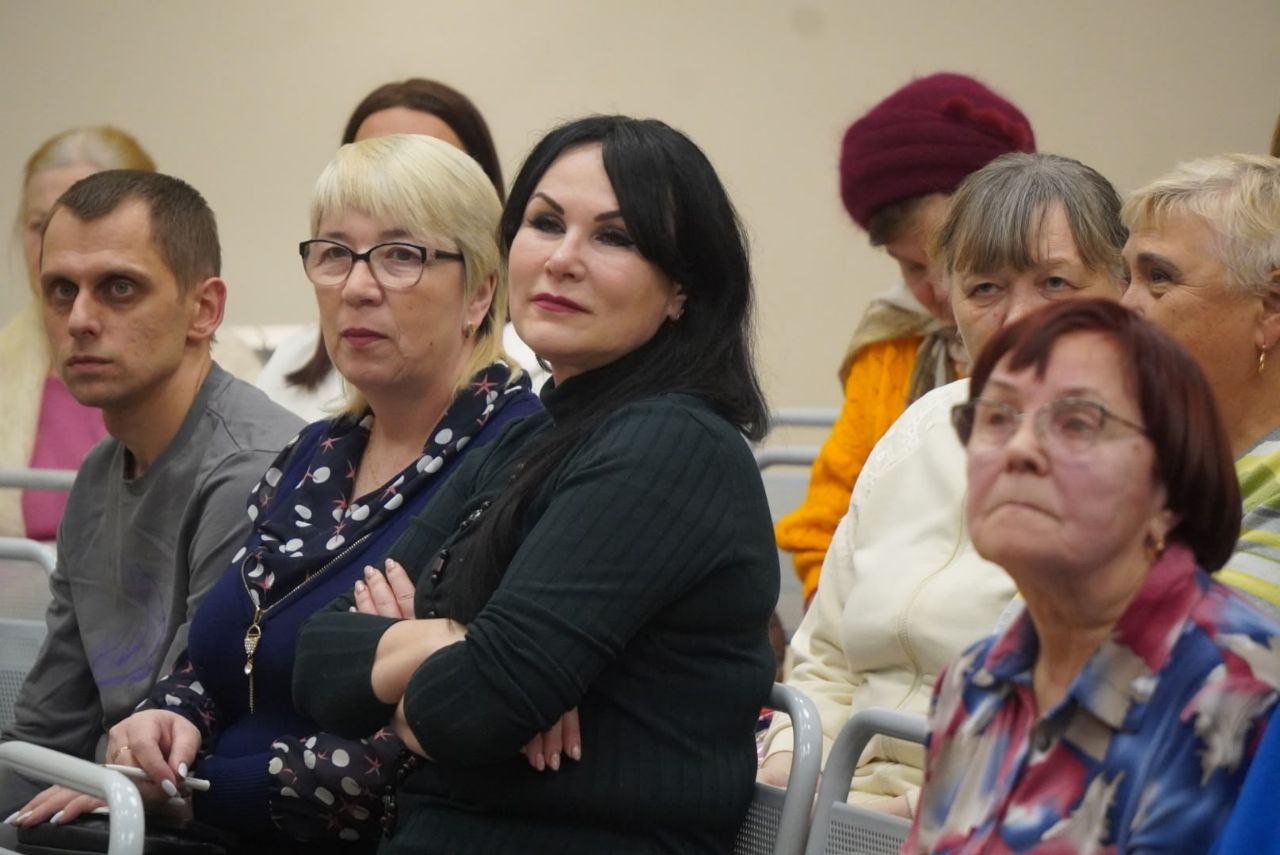 Александр Розбаум: Сегодня вечером в Гимназии № 4 встретились с жителями Западного района нашего города Александр Розбаум: Сегодня вечером в Гимназии № 4 встретились с жителями Западного района нашего города