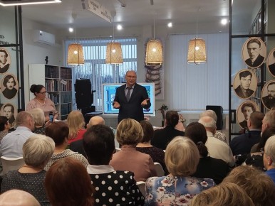 Юрий Саламонов побывал на праздничном вечере, посвящённом 100-летию Любытинской центральной районной библиотеки
