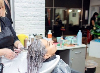 Способы удаления пятен краски для волос с одежды