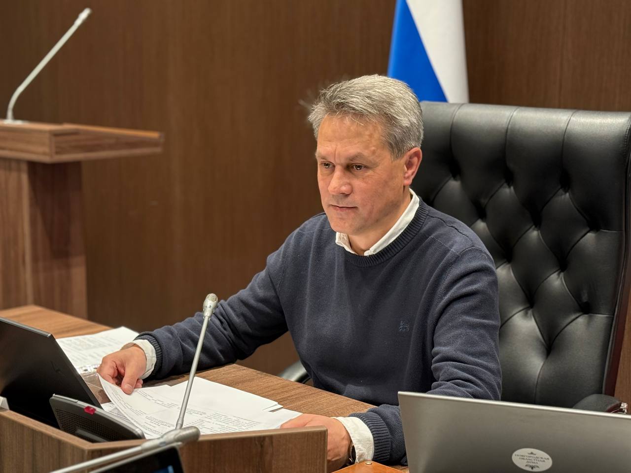 В преддверии заседания Новгородской областной Думы профильные парламентские комитеты продолжают прорабатывать повестку дня В преддверии заседания Новгородской областной Думы профильные парламентские комитеты продолжают прорабатывать повестку дня