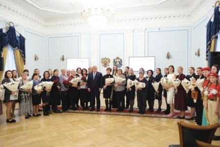 Александр Дронов поздравил новгородских мам с приближающимся праздником