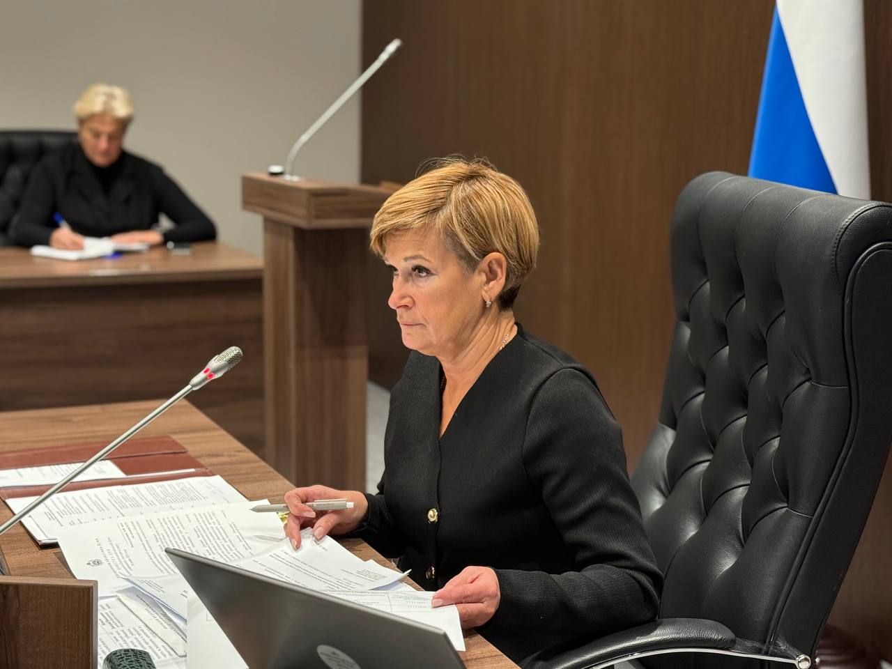 В преддверии заседания Новгородской областной Думы профильные парламентские комитеты продолжают прорабатывать повестку дня В преддверии заседания Новгородской областной Думы профильные парламентские комитеты продолжают прорабатывать повестку дня