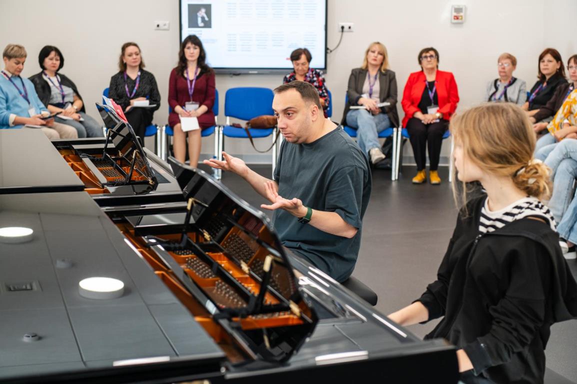 Хвойнинский педагог стала участницей уникальной программы в «Сириусе» Хвойнинский педагог стала участницей уникальной программы в «Сириусе»